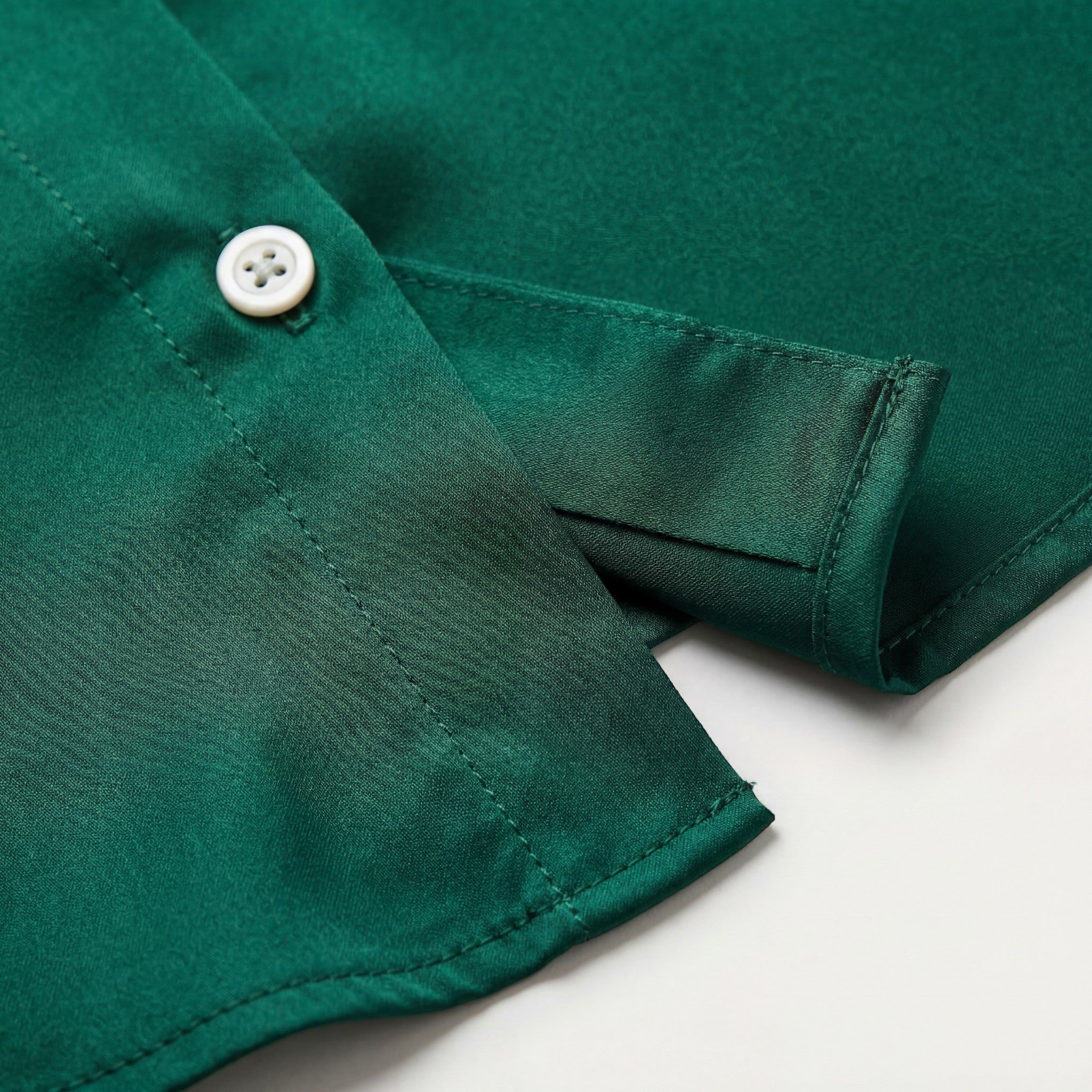 Chemisier drapé à manches longues en satin pour femme – Coupe fluide