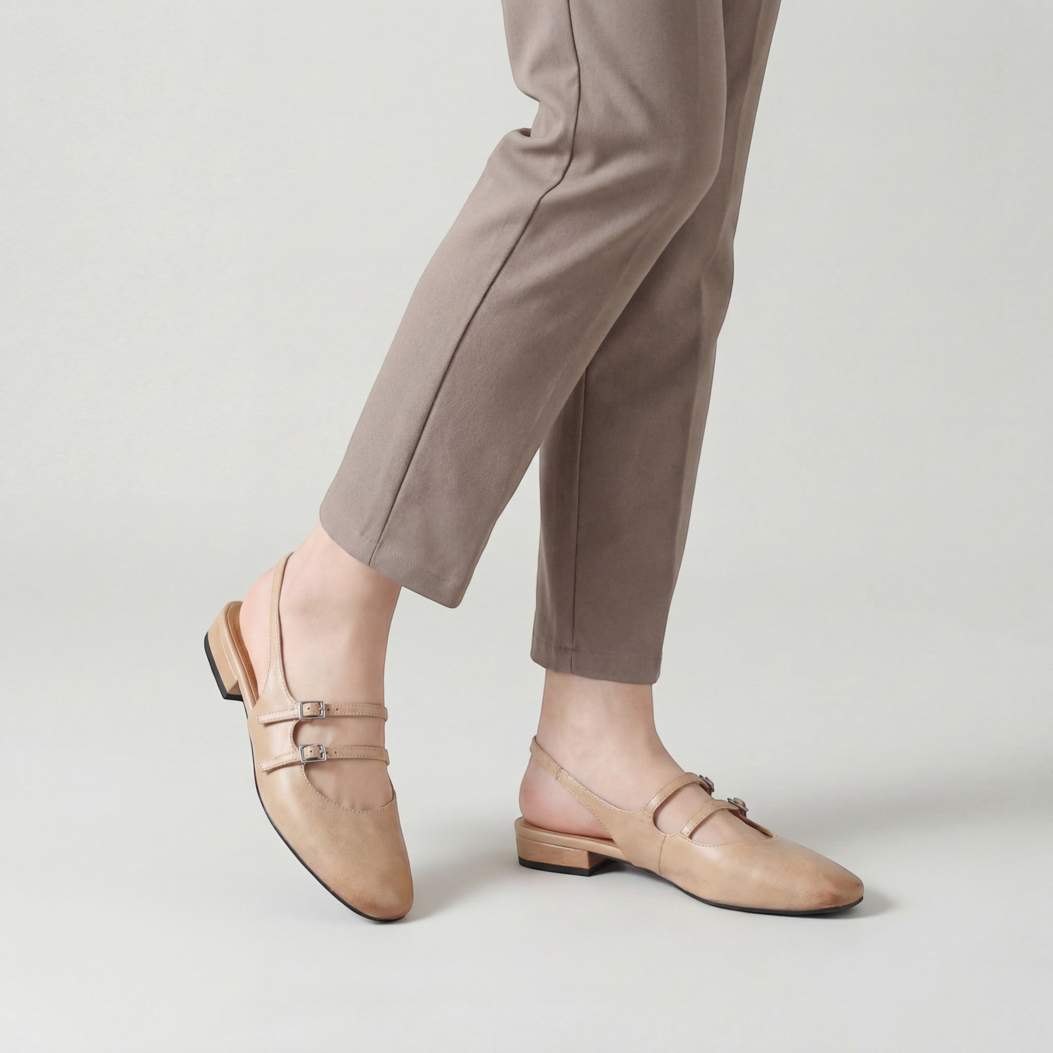 Sandales Plates Femme en Cuir – Bride Unique Coupe Standard