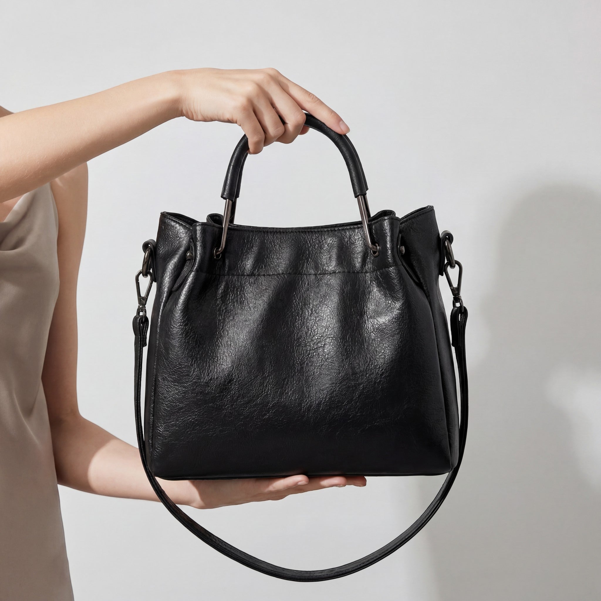 Riche | Sac seau rétro femme en cuir souple