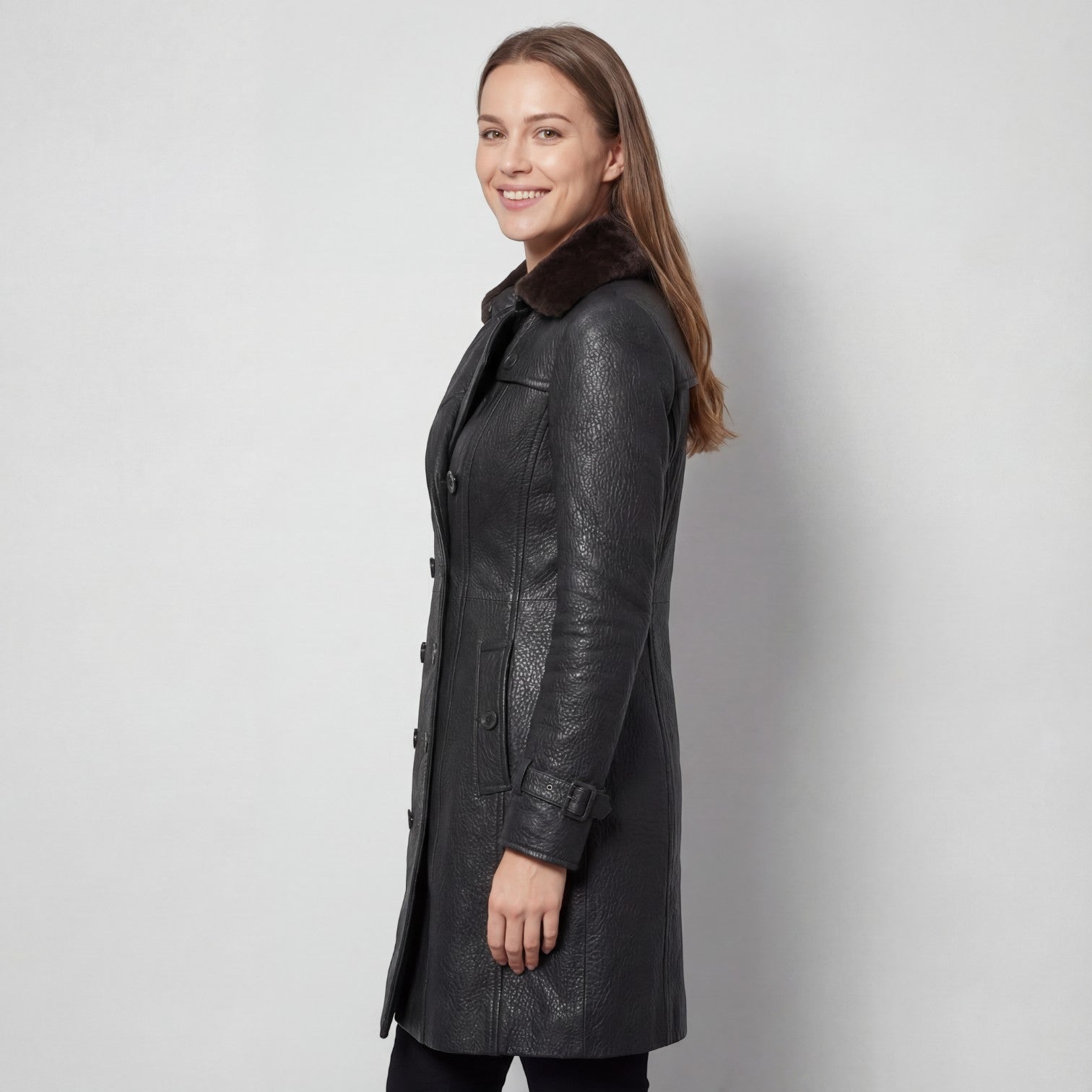 Riche | Manteau femme en cuir à col fourrure