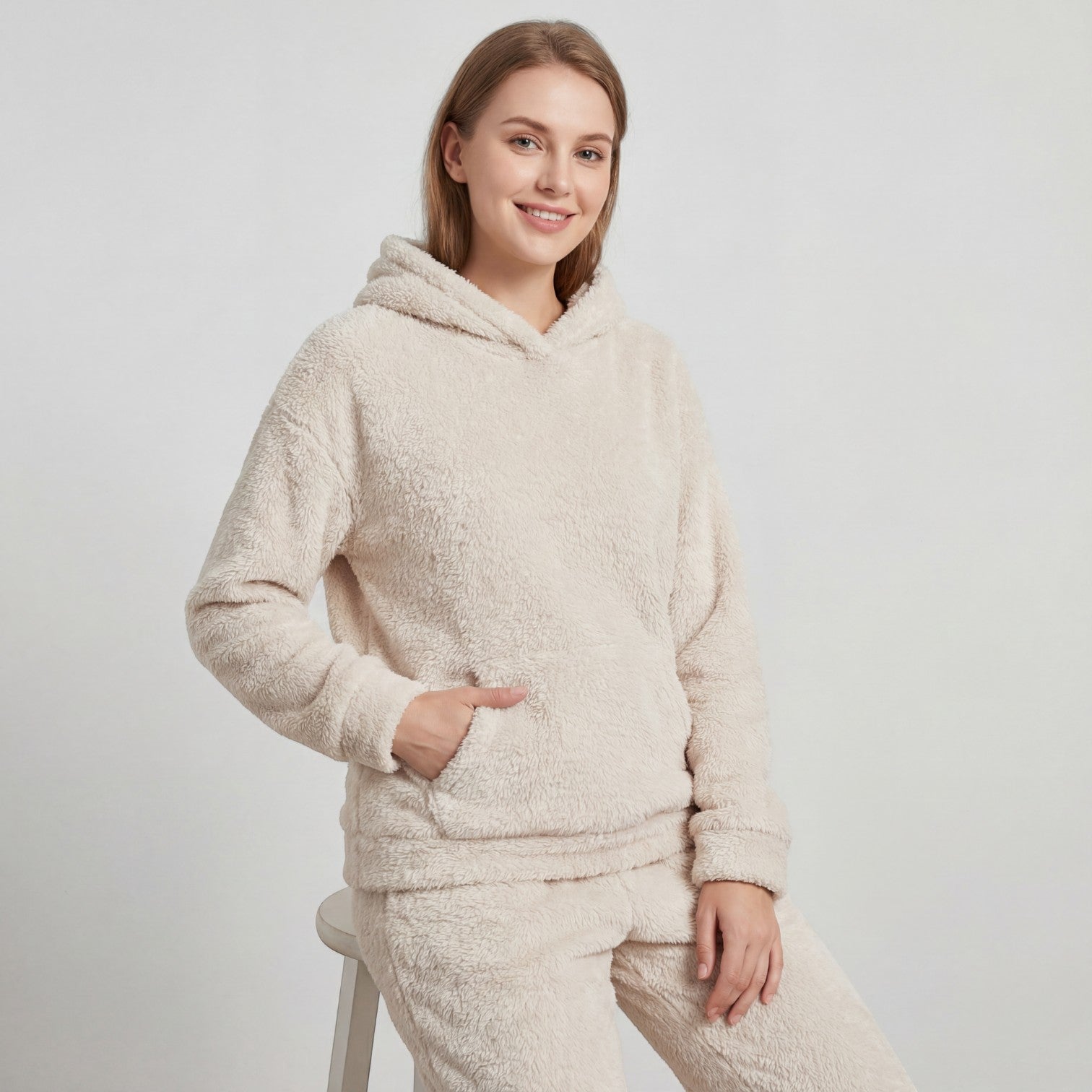 Riche | Ensemble Lounge Femme en Tissu Pelucheux avec Capuche et Pantalon à Taille Élastique