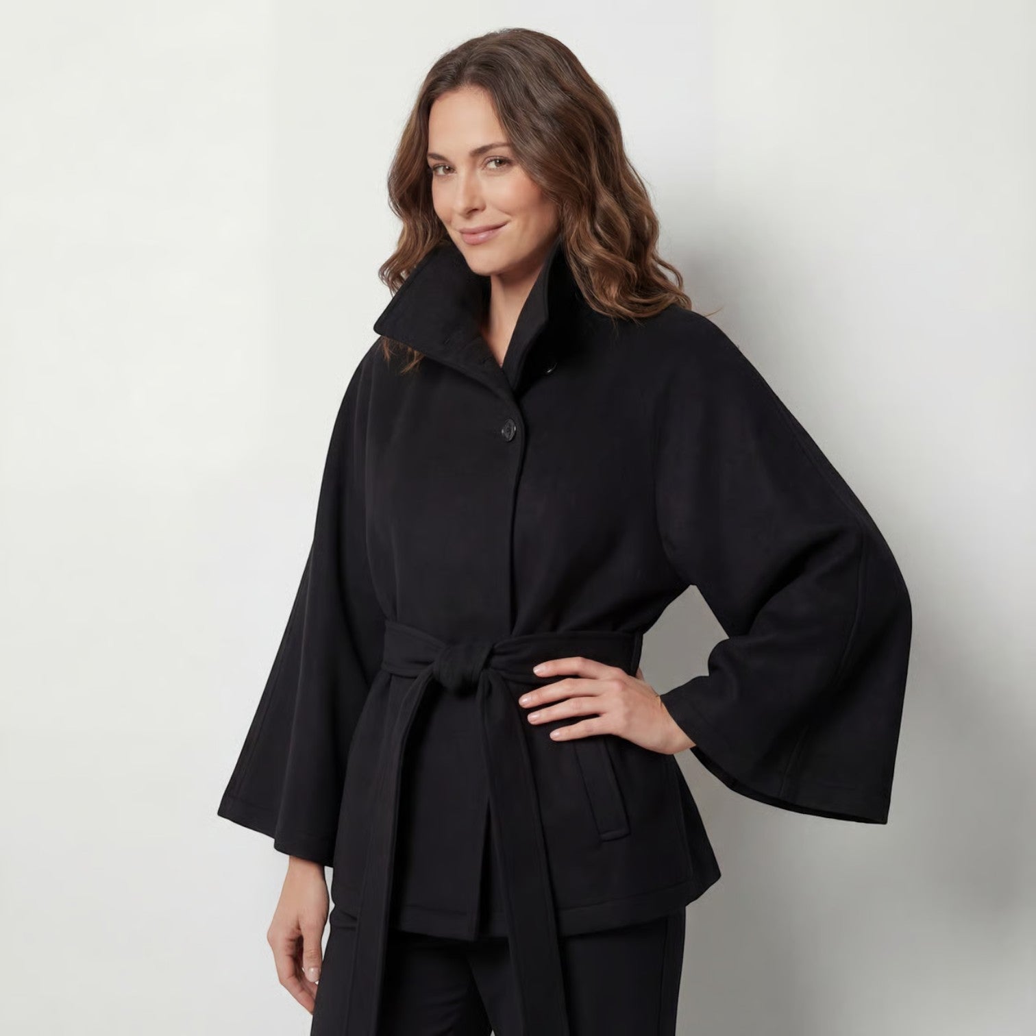 Riche | Manteau Ceinturé Femme à Col Montant et Manches Chauve-Souris en Tissu Tissé