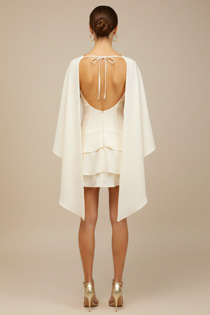 Robe Mini Femme Blanche Cape Superposée – Corsage Structuré Jupe Volants