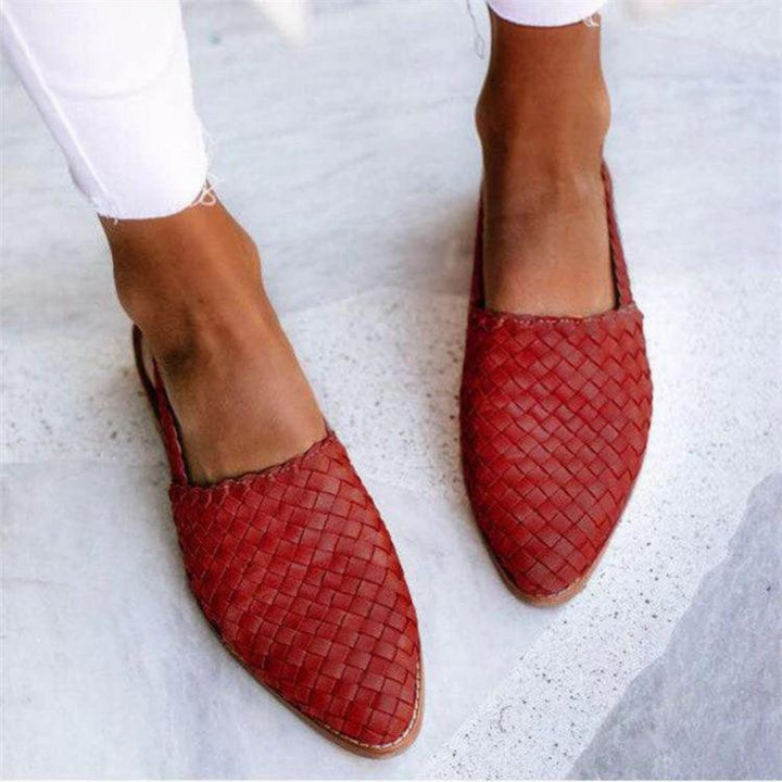 Women's flat woven slingback sandals – Adjustable buckle closure