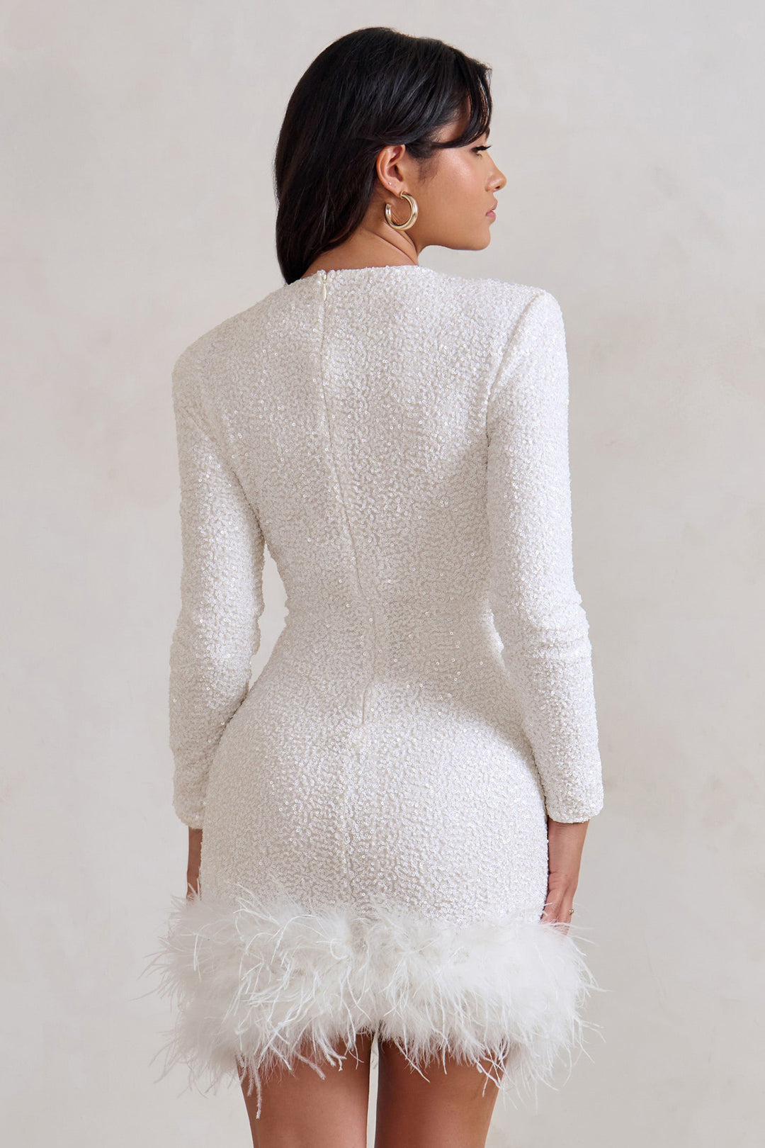 Mini-Kleid für Damen mit Pailletten und Federsaum – figurbetonter Glamour-Schnitt