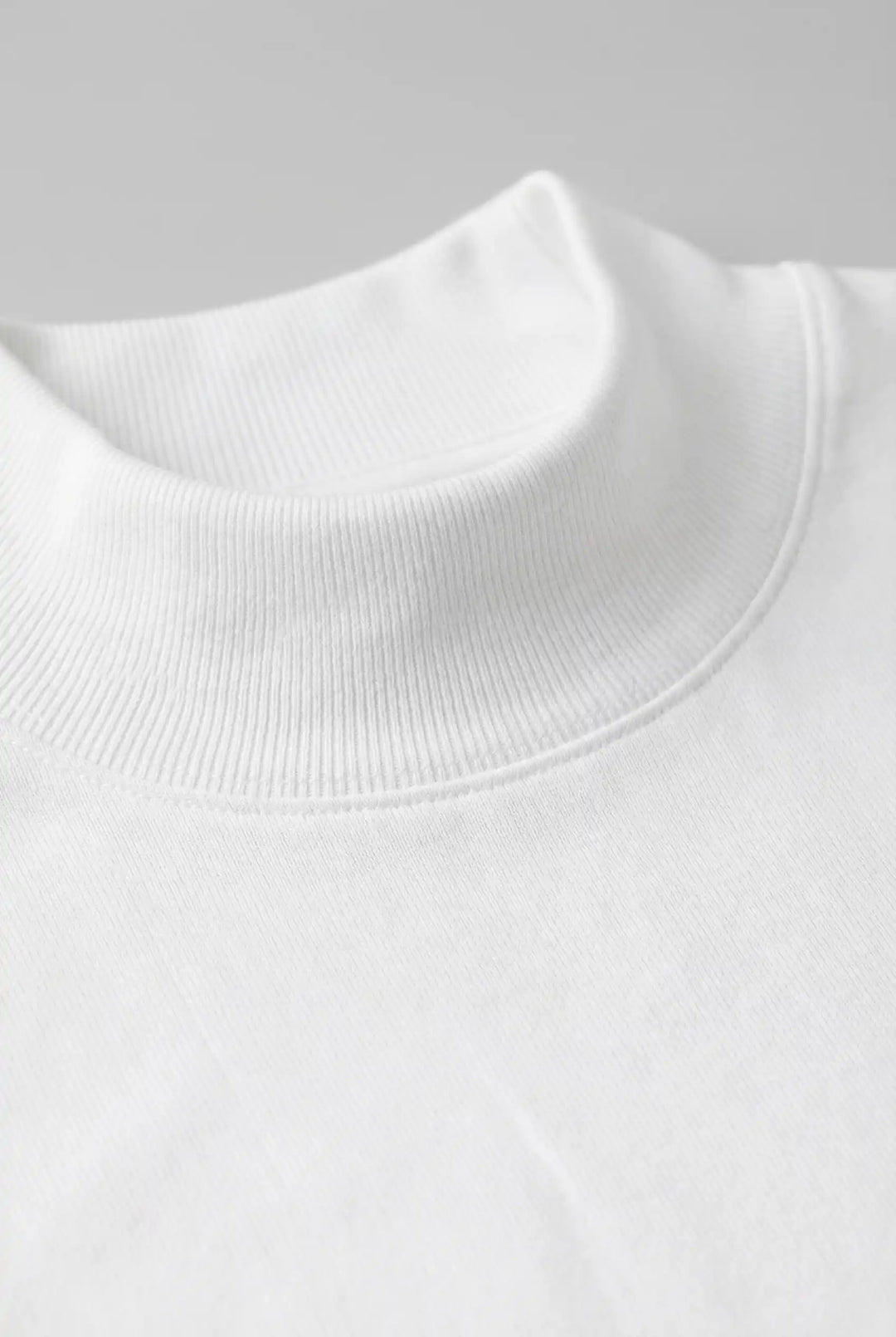 Figurbetontes Stretch-T-Shirt für Herren – Slim-Fit-Schnitt mit geripptem Kragen