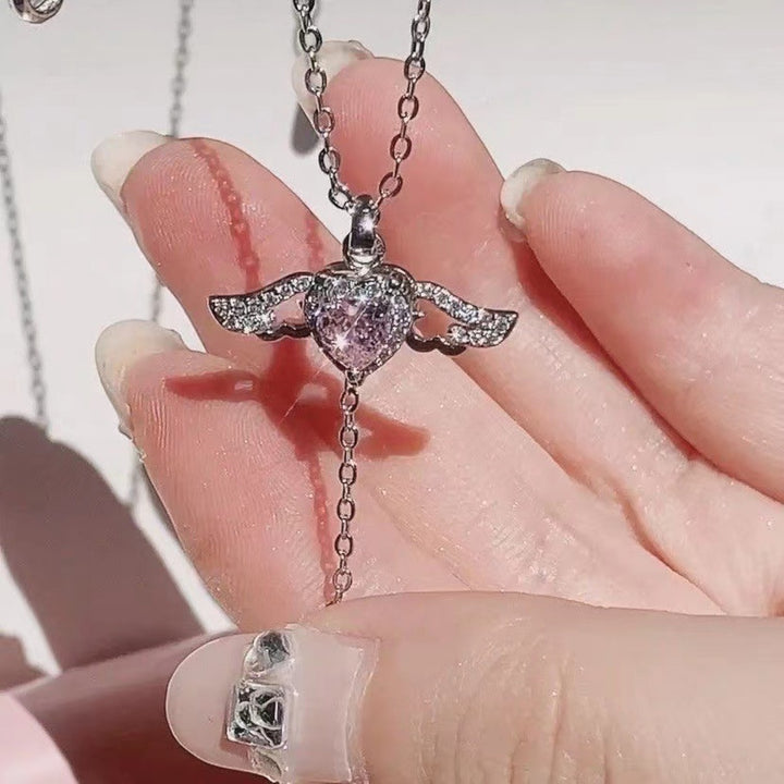 Riche | Collier Cœur Cupidon et Ailes d’Ange Femme