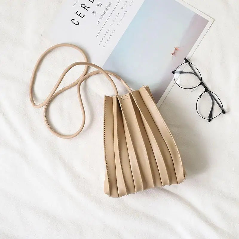 Mini-Umhängetasche für Damen aus plissiertem Leder – Kompaktes, strukturiertes Design