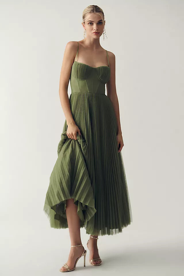 Plissiertes Maxikleid für Damen – fließender, ärmelloser, figurbetonter Schnitt
