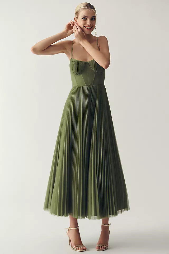 Plissiertes Maxikleid für Damen – fließender, ärmelloser, figurbetonter Schnitt