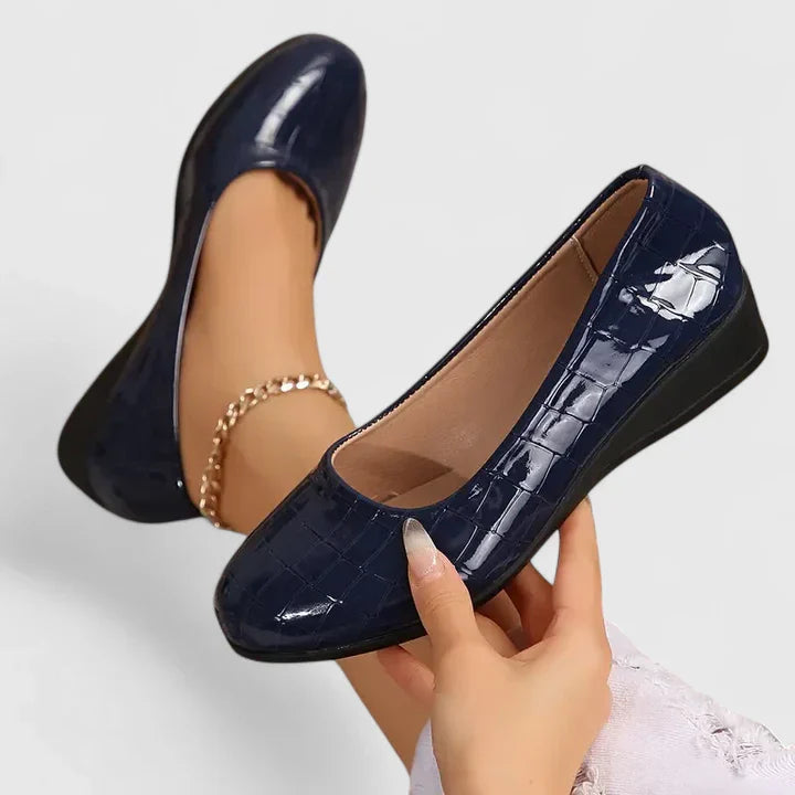 Orthopädische Damen-Ballerinas aus Leder in Krokodiloptik – Leicht anzuziehen, runde Spitze, flache Sohle