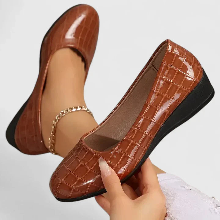 Orthopädische Damen-Ballerinas aus Leder in Krokodiloptik – Leicht anzuziehen, runde Spitze, flache Sohle