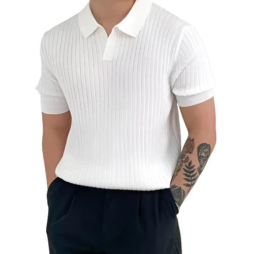 Polo Homme en Maille Côtelée – Détail Col V Manches Courtes