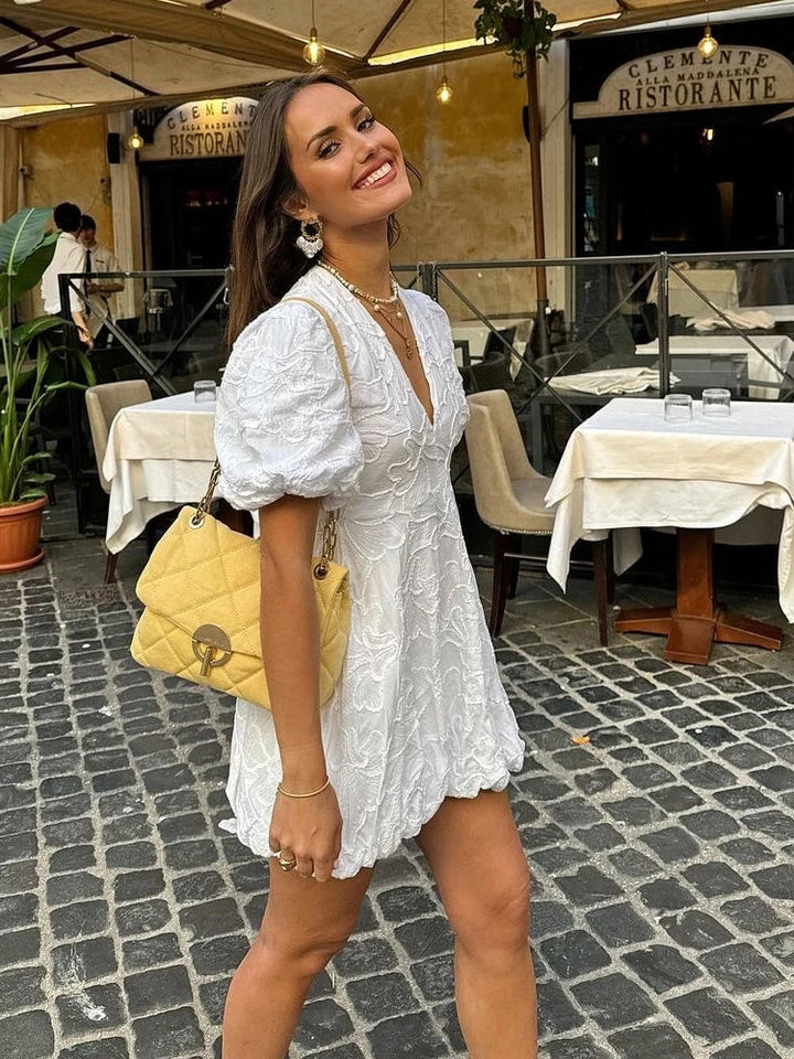 Robe Mini Brodée Blanche en Coton pour Femme – Manches Bouffantes Coupe Évasée