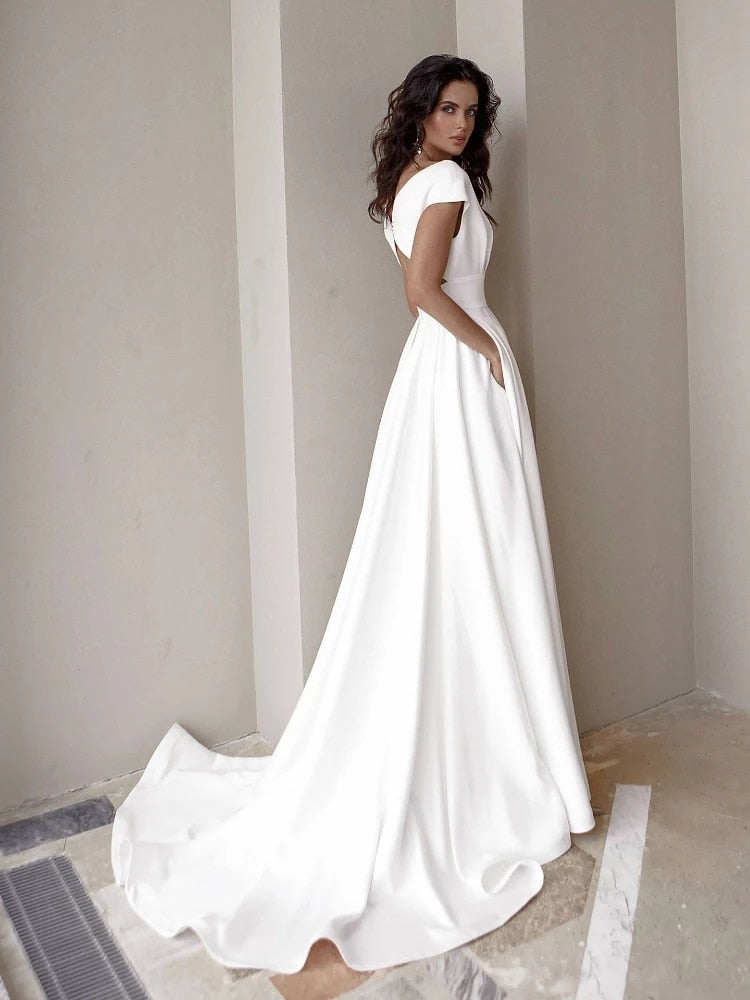 Maxi-Abendkleid für Damen mit hohem Schlitz – tiefem Ausschnitt, A-Linien-Schnitt und betonter Taille