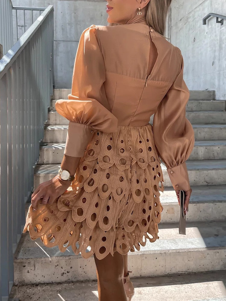 Robe Mini Femme Brodée – Manches Transparentes Coupe Évasée A-Line