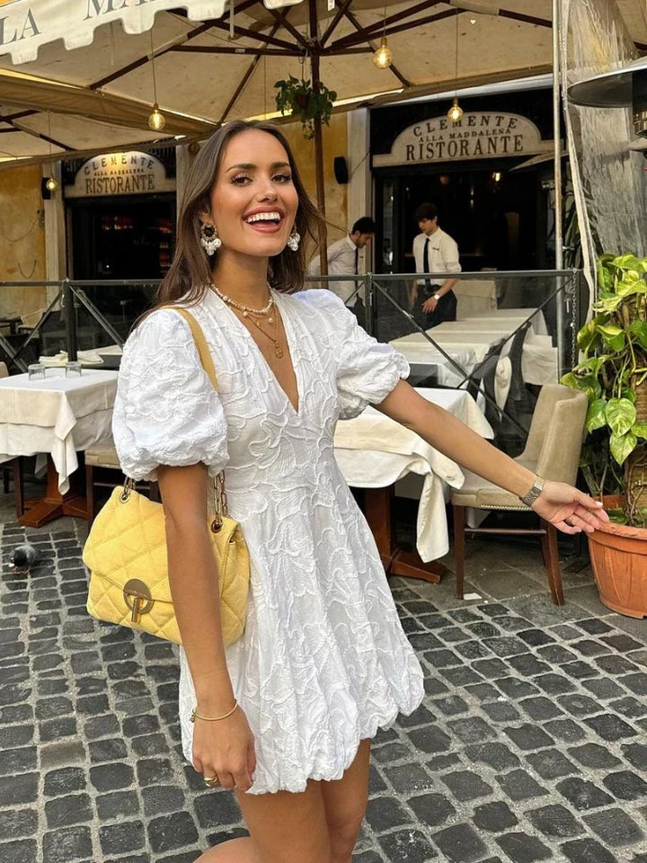 Robe Mini Brodée Blanche en Coton pour Femme – Manches Bouffantes Coupe Évasée
