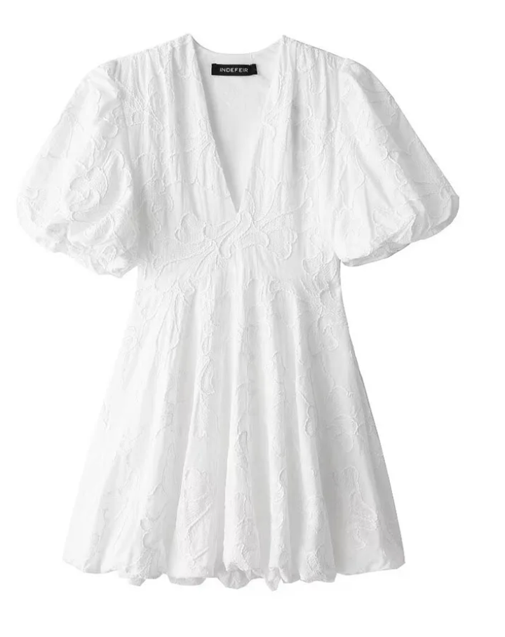 Robe Mini Brodée Blanche en Coton pour Femme – Manches Bouffantes Coupe Évasée