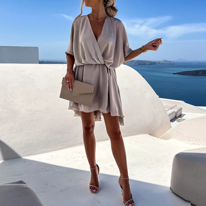 Robe Mini Satinée pour Femme – Col V Silhouette Fluide