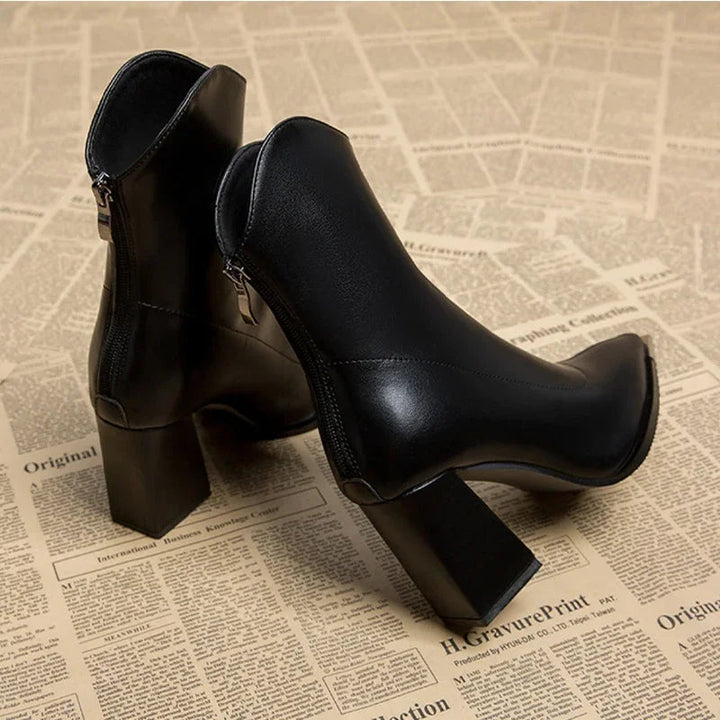 Damenstiefeletten aus Leder mit Fleecefutter und spitzer Zehenpartie – Hoher Absatz