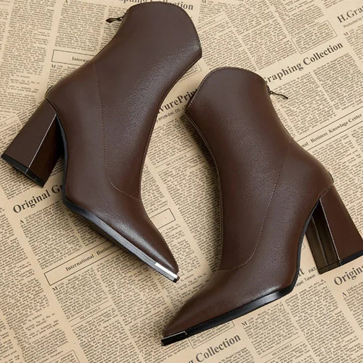 Damenstiefeletten aus Leder mit Fleecefutter und spitzer Zehenpartie – Hoher Absatz