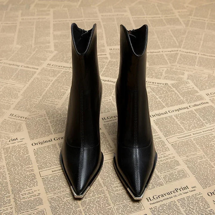 Damenstiefeletten aus Leder mit Fleecefutter und spitzer Zehenpartie – Hoher Absatz