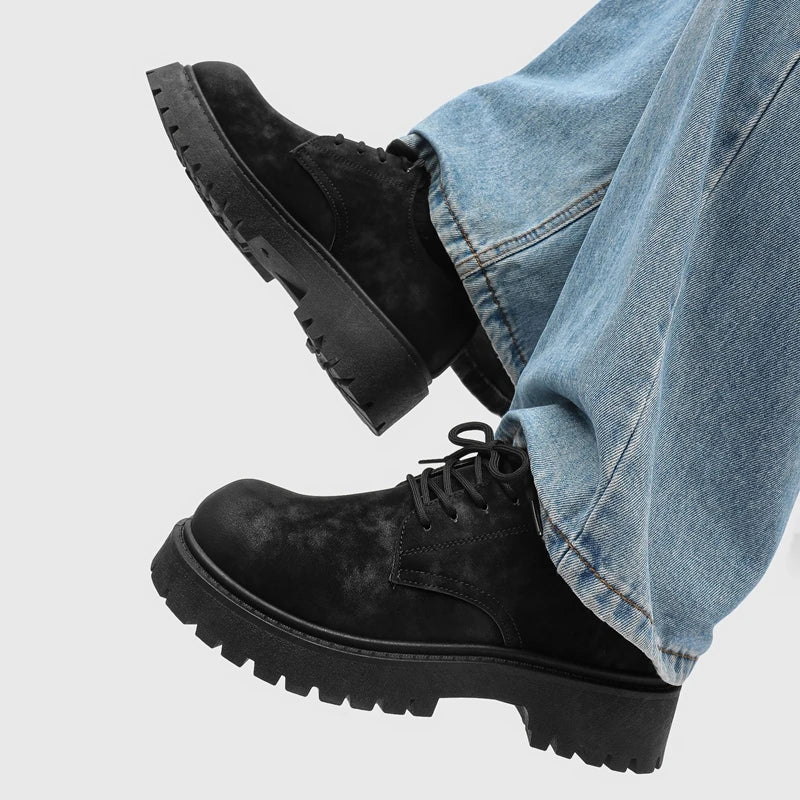Herren-Lederschuhe mit dicken Schnürsenkeln – Erhöhte Sohle