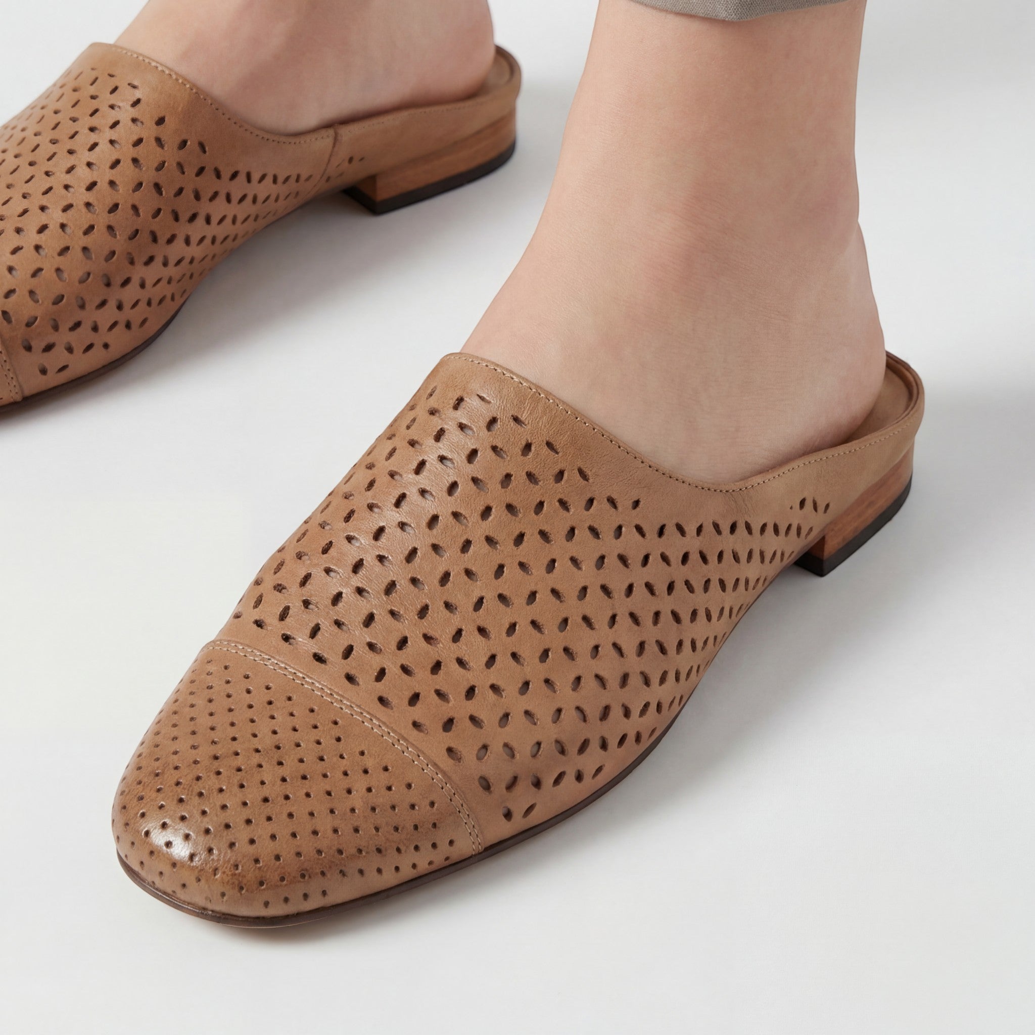 Mules Femme en Cuir – Bout Fermé Coupe Standard