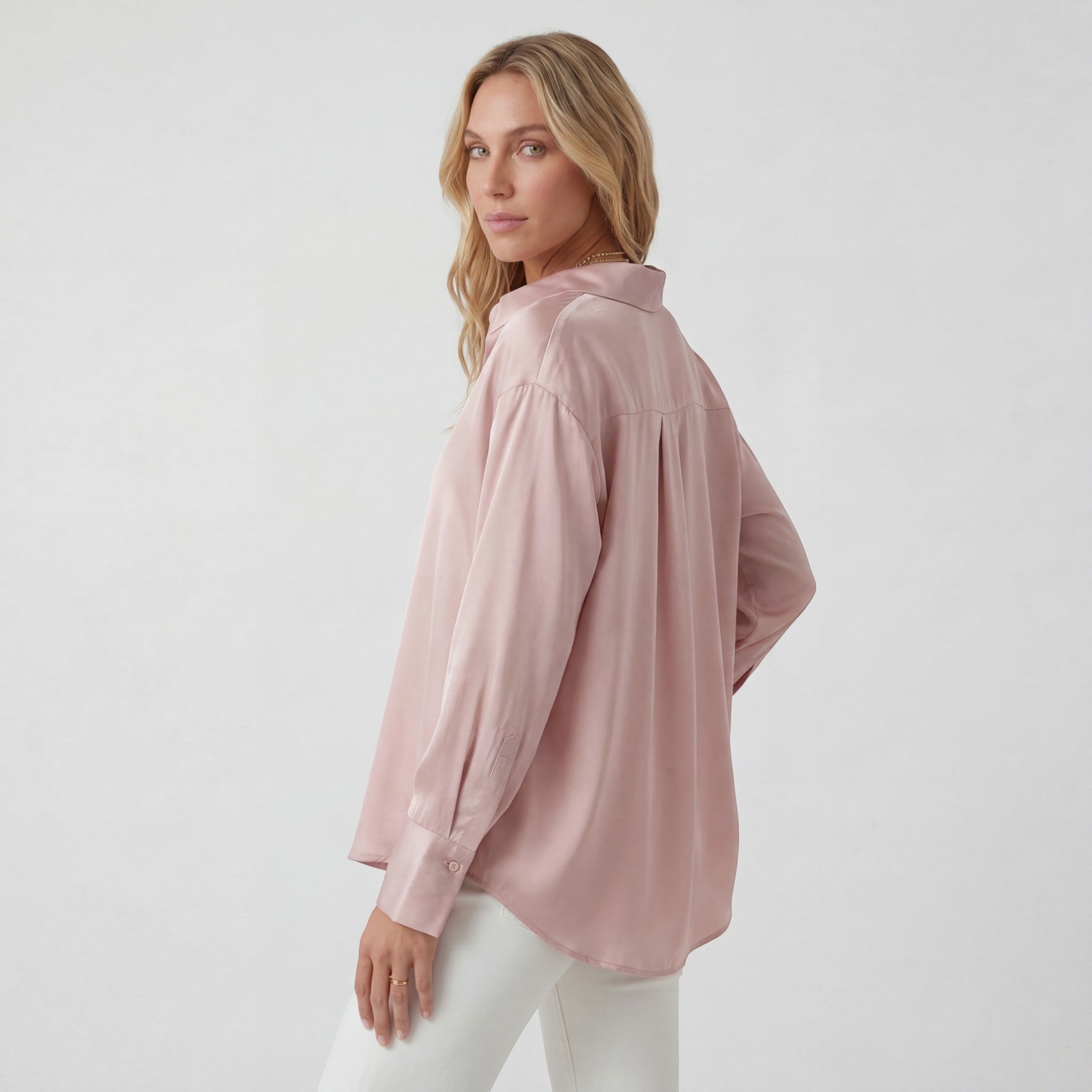 Chemisier drapé à manches longues en satin pour femme – Coupe fluide
