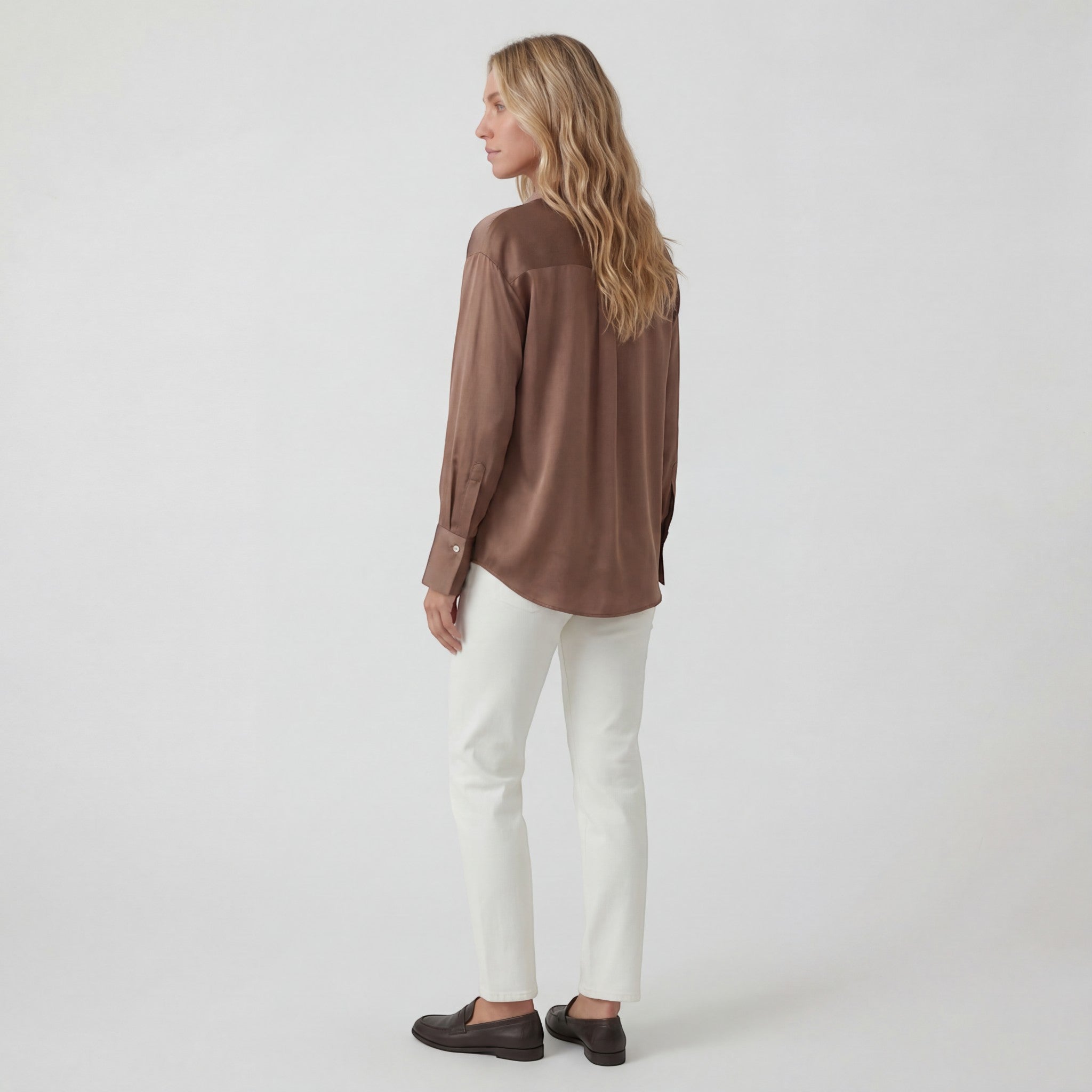 Chemisier drapé à manches longues en satin pour femme – Coupe fluide