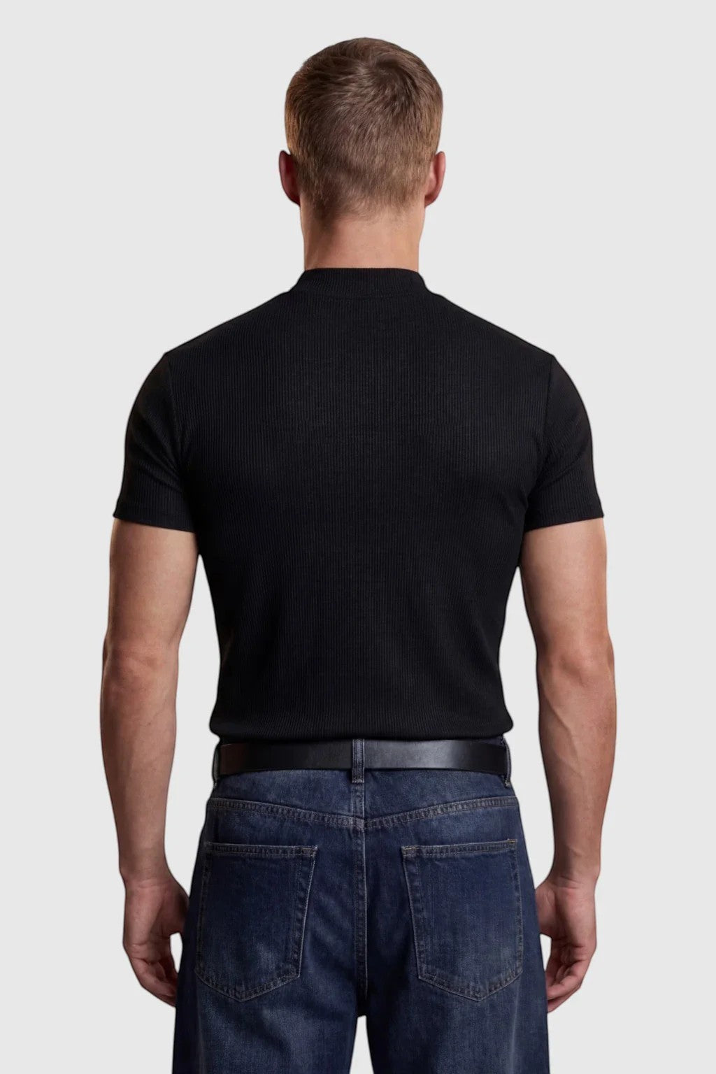Figurbetontes Stretch-T-Shirt für Herren – Slim-Fit-Schnitt mit geripptem Kragen