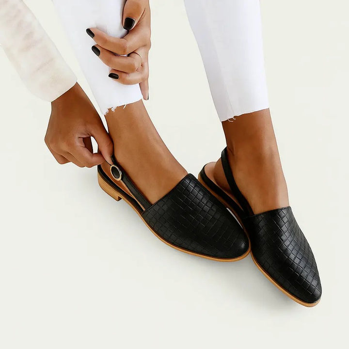Flache Slingback-Sandalen für Damen aus Leder – spitze Zehenpartie, Riemen mit Schnalle