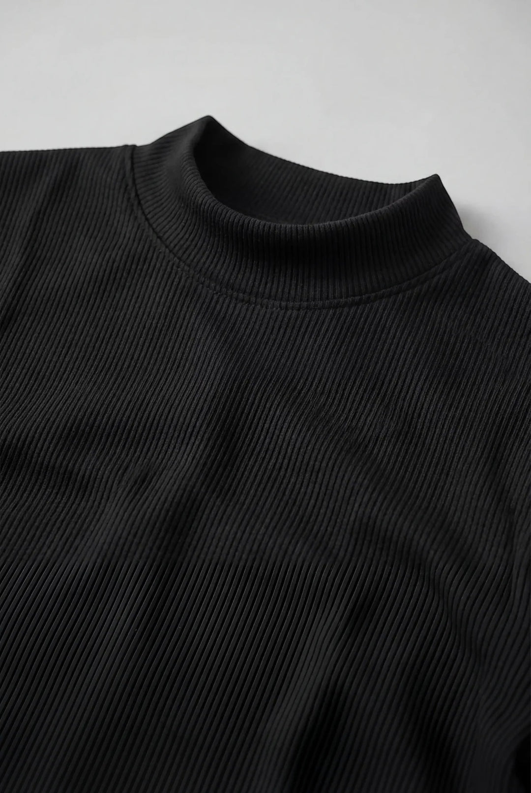 Figurbetontes Stretch-T-Shirt für Herren – Slim-Fit-Schnitt mit geripptem Kragen