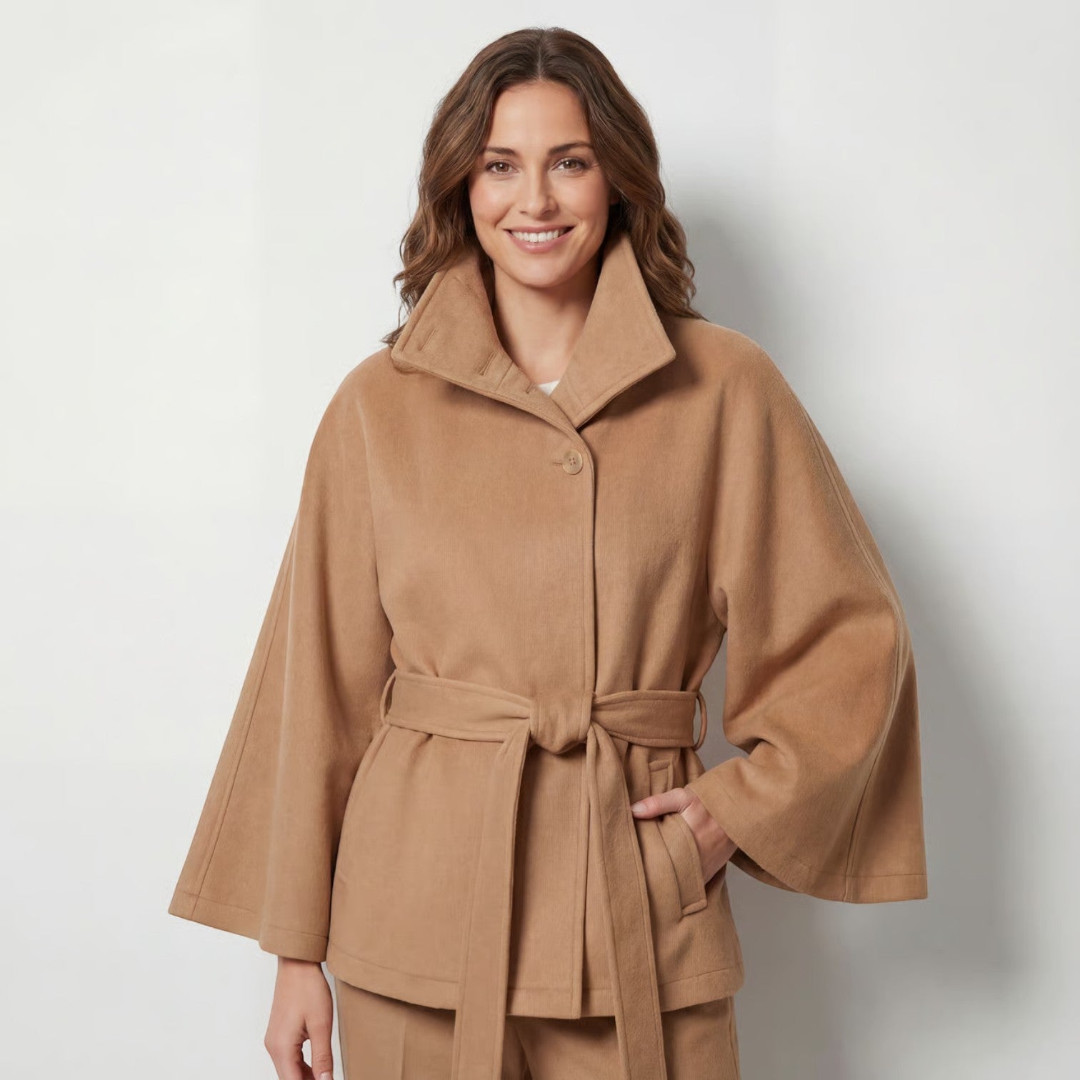 Riche | Manteau Ceinturé Femme à Col Montant et Manches Chauve-Souris en Tissu Tissé