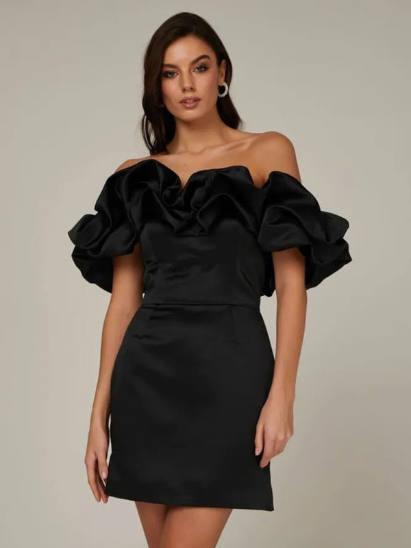 Satiniertes Minikleid mit freien Schultern für Damen – figurbetonte Passform mit Rüschen