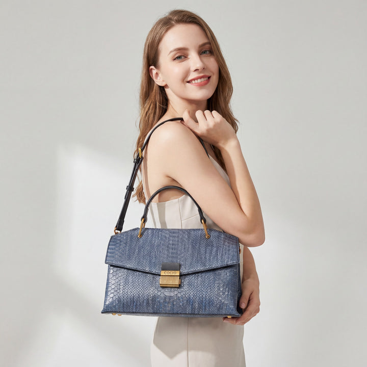 Sac à main femme en cuir texturé – Fermeture à rabat effet serpent