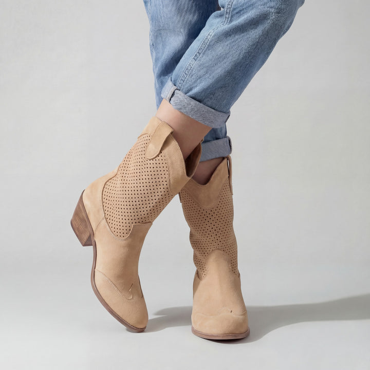 Damen-Stiefeletten aus Wildleder – mittlerer Absatz, strukturierter Schnitt