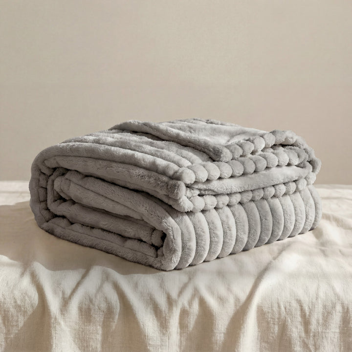 Luxurious | Women's Fluffy Plush Throw
