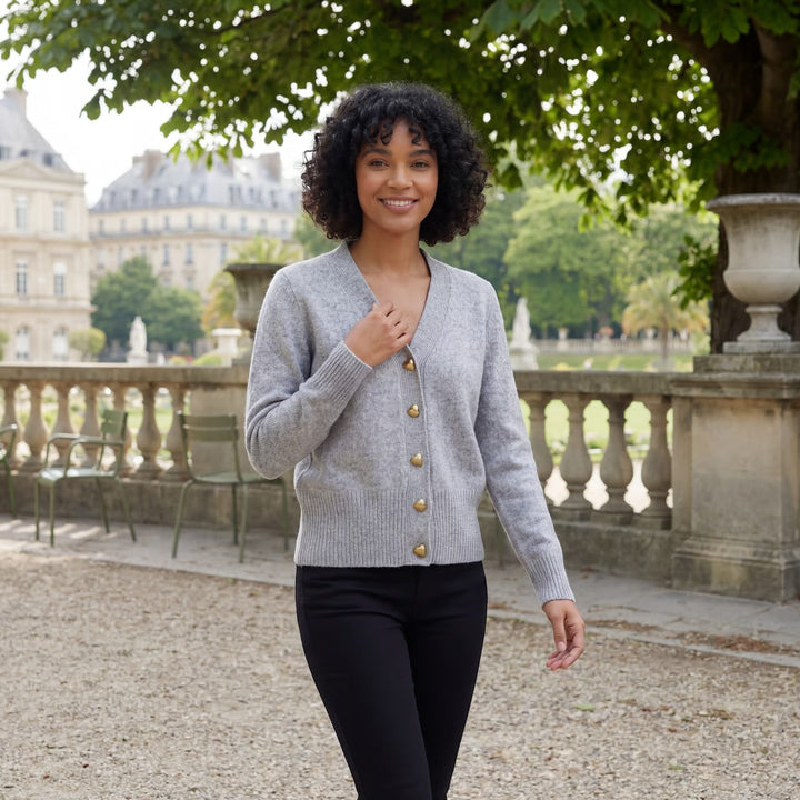 Women's V-neck knit cardigan – Relaxed fit with heart-shaped buckle