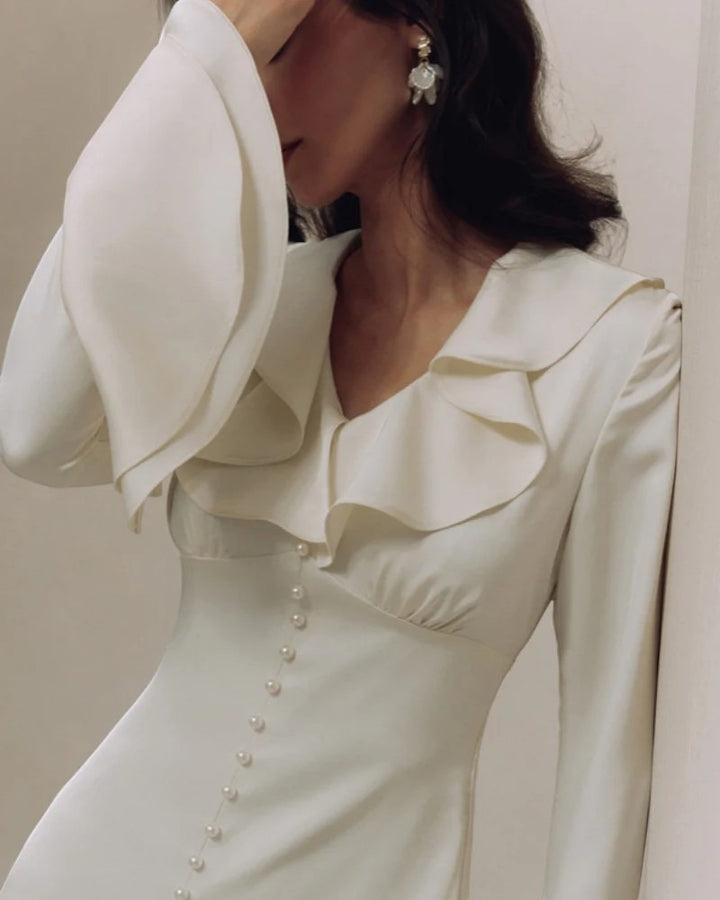 Robe midi femme en tissu – Détail col à volants