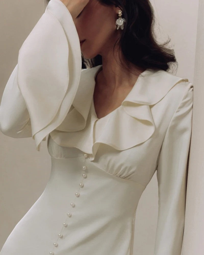 Robe midi femme en tissu – Détail col à volants