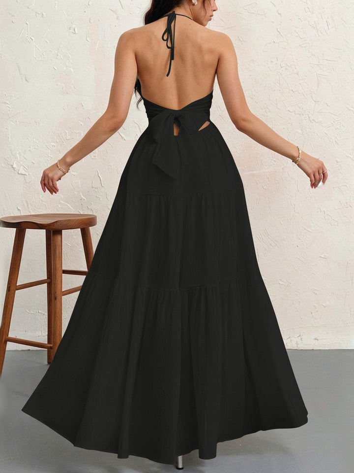 Langes Damenkleid mit rückenfreiem Ausschnitt – leicht plissiert, A-Linien-Schnitt, V-Ausschnitt